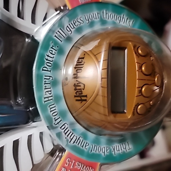 Harry Potter 20Q Game Hand Held Snitch Ball Wizard World ages 8+ - Picture 4 of 4